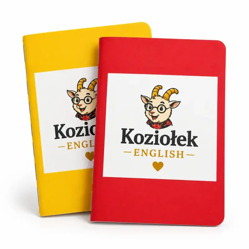 Dwa zeszyty, żółty i czerwony, z maskotką Koziołka